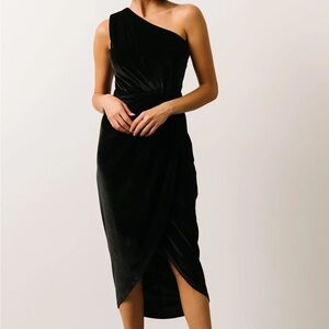 NWT Baltic Born Kourtney Velvet Dress Black Medium